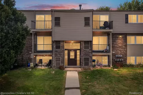 38255 Fairway Ct #74A, Clinton Township, MI 48038