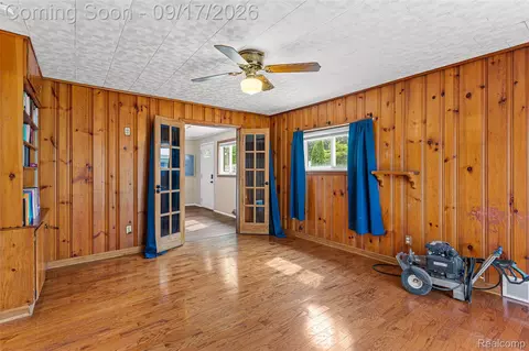 Living - 4842 Hunt St, Wayne, MI 48184 photo 5 of 5