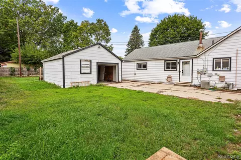 Exterior - 4842 Hunt St, Wayne, MI 48184 photo 4 of 4