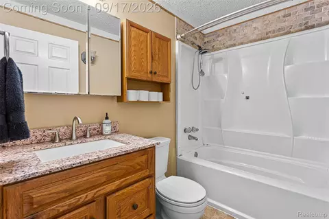Bath - 4842 Hunt St, Wayne, MI 48184 photo 1 of 1
