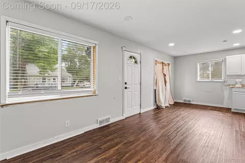 Living - 4842 Hunt St, Wayne, MI 48184 photo 1 of 5