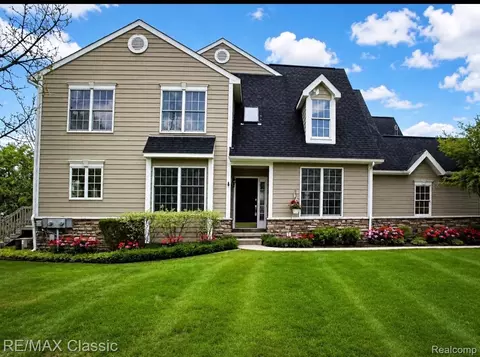 26426 Island Lake Dr #24, Novi, MI 48374