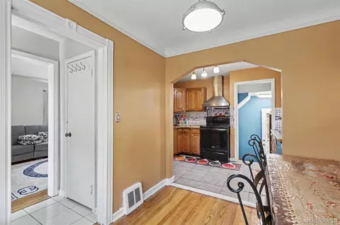 Entry Way - 1817 Drexel St, Dearborn, MI 48128 photo 2 of 3