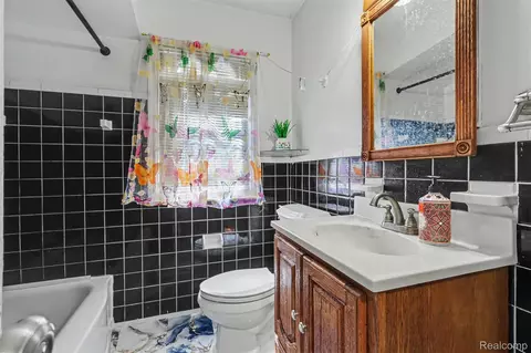 Bath - 1817 Drexel St, Dearborn, MI 48128 photo 3 of 6