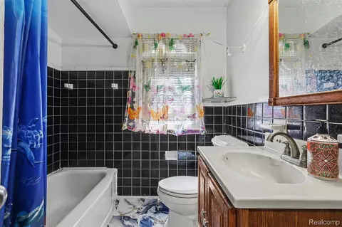 Bath - 1817 Drexel St, Dearborn, MI 48128 photo 1 of 6