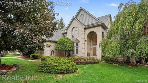 27208 Hampstead Blvd, Farmington Hills, MI 48331