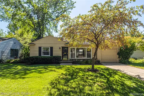 15743 Birwood Ave, Beverly Hills, MI 48025