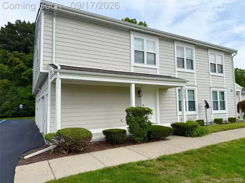 39726 Village Wood Ln, Novi, MI 48375