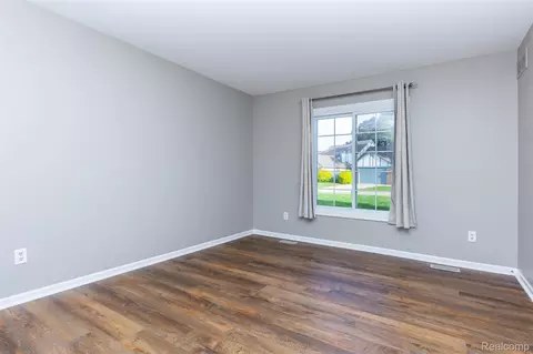 Living - 15332 Ashley Ct, Macomb, MI 48044 photo 3 of 3