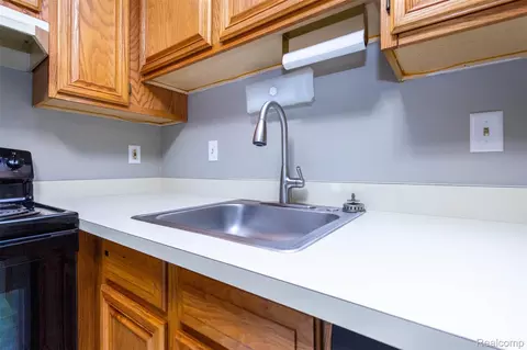 Kitchen - 15332 Ashley Ct, Macomb, MI 48044 photo 3 of 4