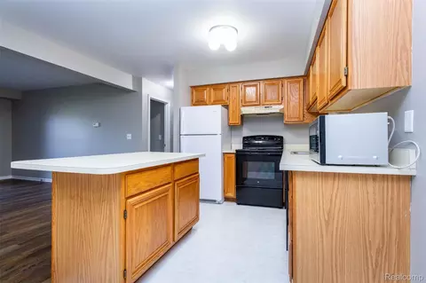 Kitchen - 15332 Ashley Ct, Macomb, MI 48044 photo 2 of 4