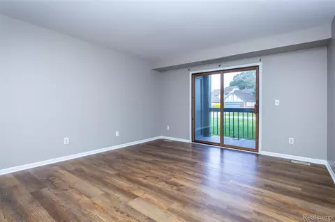 Living - 15332 Ashley Ct, Macomb, MI 48044 photo 1 of 3