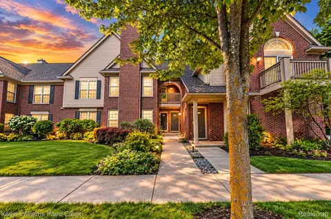 28569 Carlton Way Dr, Novi, MI 48377