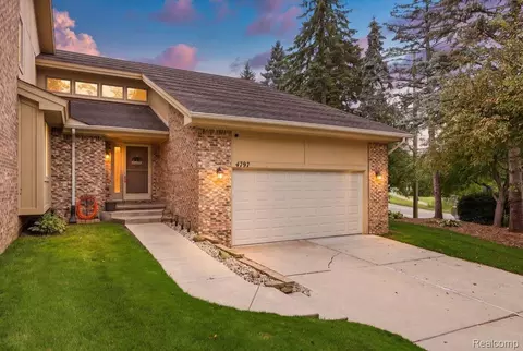 4797 Fairway Ct #16, Waterford, MI 48328