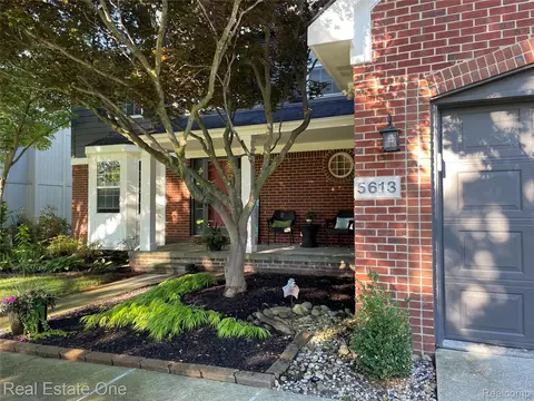 Exterior - 5613 Adderstone Dr, Independence, MI 48346 photo 4 of 10