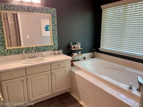 Bath - 5613 Adderstone Dr, Independence, MI 48346 photo 4 of 7