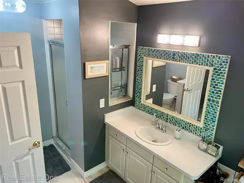 Bath - 5613 Adderstone Dr, Independence, MI 48346 photo 3 of 7