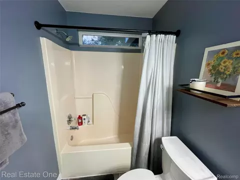Bath - 5613 Adderstone Dr, Independence, MI 48346 photo 7 of 7