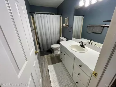 Bath - 5613 Adderstone Dr, Independence, MI 48346 photo 6 of 7