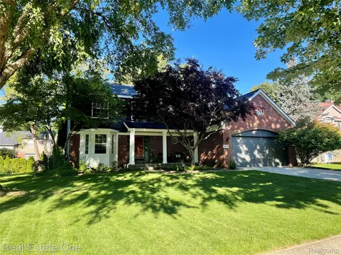 Exterior - 5613 Adderstone Dr, Independence, MI 48346 photo 2 of 10