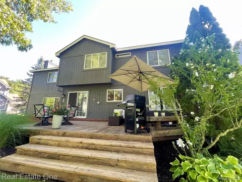 Exterior - 5613 Adderstone Dr, Independence, MI 48346 photo 5 of 10