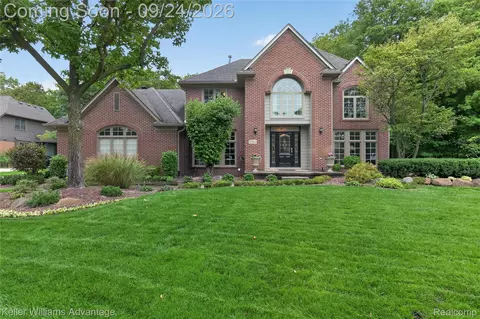 25650 Arcadia Dr, Novi, MI 48374