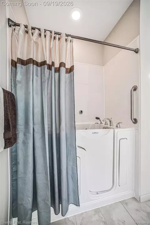 Bath - 3638 Shepherd Ct N, Canton, MI 48188 photo 3 of 8
