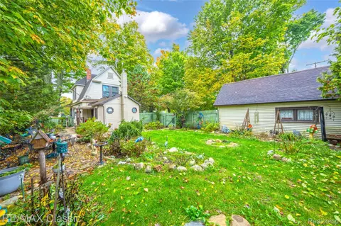 Exterior - 332 Broadway, Springfield, MI 48350 photo 2 of 3