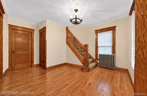 Entry Way - 332 Broadway, Springfield, MI 48350 photo 1 of 6