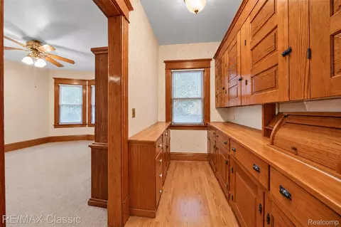 Entry Way - 332 Broadway, Springfield, MI 48350 photo 3 of 6