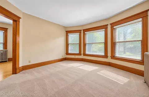 Living - 332 Broadway, Springfield, MI 48350 photo 1 of 3