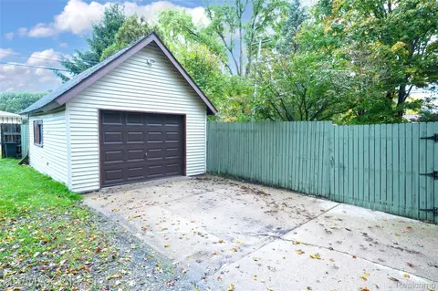 Exterior - 332 Broadway, Springfield, MI 48350 photo 3 of 3