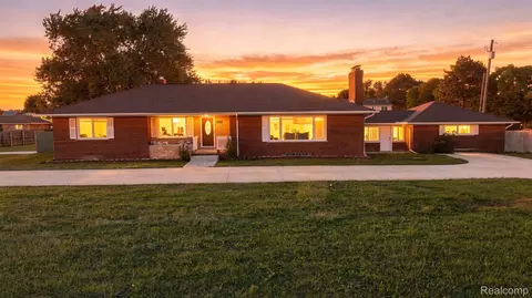 5353 18 Mile Rd, Sterling Heights, MI 48314