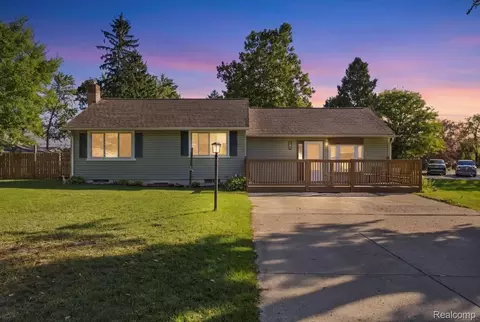 901 Glaspie Rd, Oxford, MI 48371