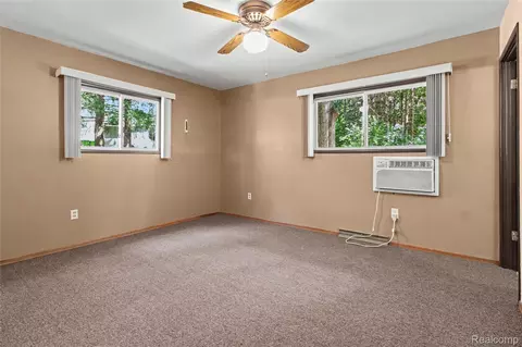 Bedroom - 3416 E Pineview Dr, Scio, MI 48130 photo 3 of 3