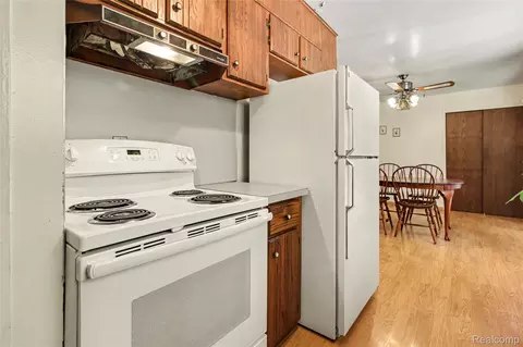 Kitchen - 3416 E Pineview Dr, Scio, MI 48130 photo 2 of 2