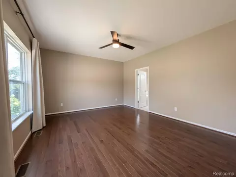 Living - 874 Henning St, Dundee, MI 48131 photo 2 of 2