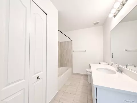 Bath - 874 Henning St, Dundee, MI 48131 photo 3 of 3