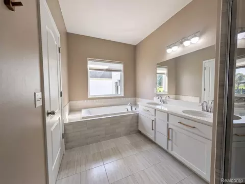 Bath - 874 Henning St, Dundee, MI 48131 photo 2 of 3