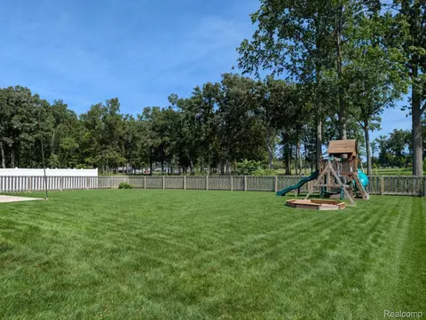 Exterior - 874 Henning St, Dundee, MI 48131 photo 3 of 3