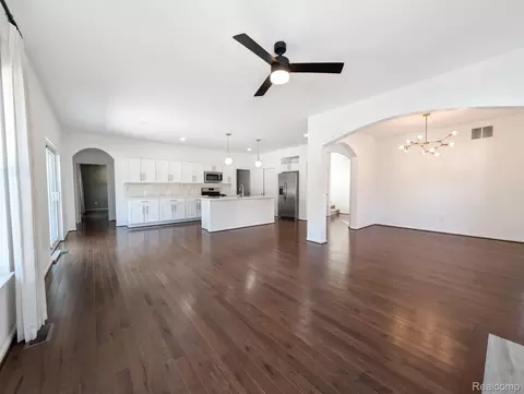 Living - 874 Henning St, Dundee, MI 48131 photo 1 of 2