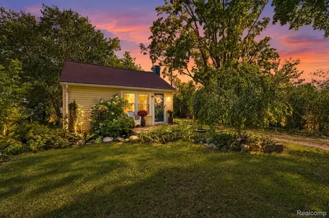 220 Lincoln Ave, Oxford, MI 48371