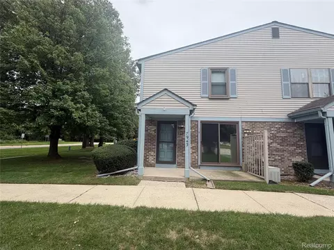 7943 Pontiac Lake Rd, Waterford, MI 48327