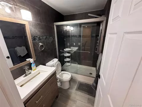 Bath - 4308 Schaefer Rd Schaefer Rd, Dearborn, MI 48126 photo 1 of 1
