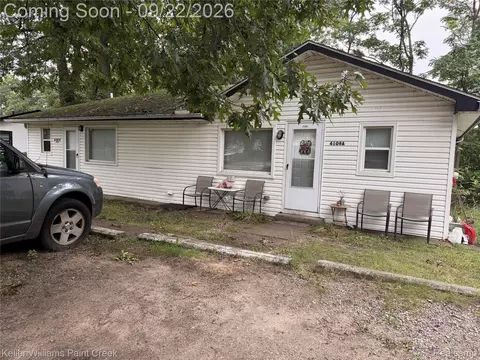 4109 Parkway, Waterford, MI 48328
