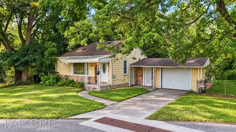 19762 Shiawassee Dr, Detroit, MI 48219
