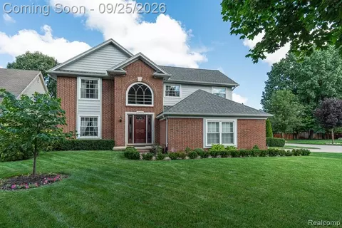 13853 Wellington Dr, Sterling Heights, MI 48313