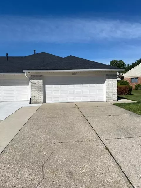 20404 Birch Meadow Dr, Clinton Township, MI 48036