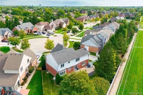 View/Area - 15710 Meadows Dr, Riverview, MI 48193 photo 4 of 5