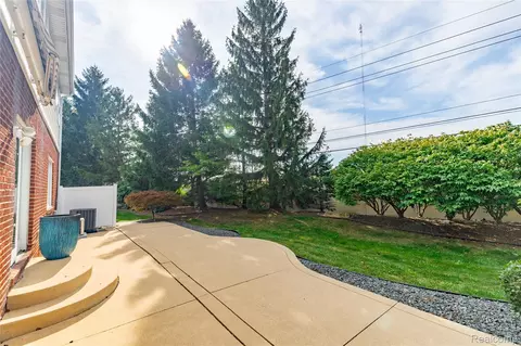 Exterior - 15710 Meadows Dr, Riverview, MI 48193 photo 3 of 3